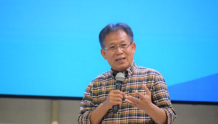 Perpustakaan Unimed Luncurkan dan Bedah Buku “Membangun Negeri dari Sekolah”